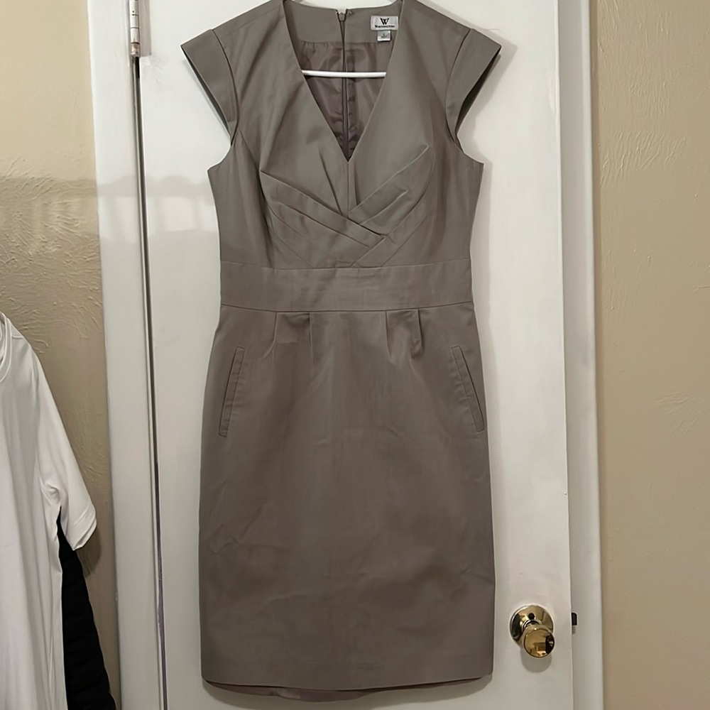 Worthington V-neck cap sleeve dress. Size 8.